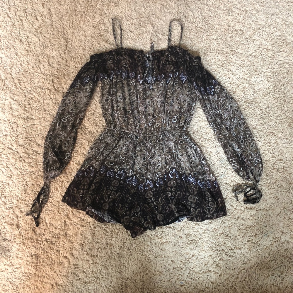 Free people off the shoulder romper🌸